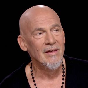 Et en 2023, il révélait avoir vendu les animaux.

Florent Pagny est l'invité de Laurent Delahousse sur le plateau du journal de France 2 le 2 avril 2023.

© Jack Tribeca / Bestimage