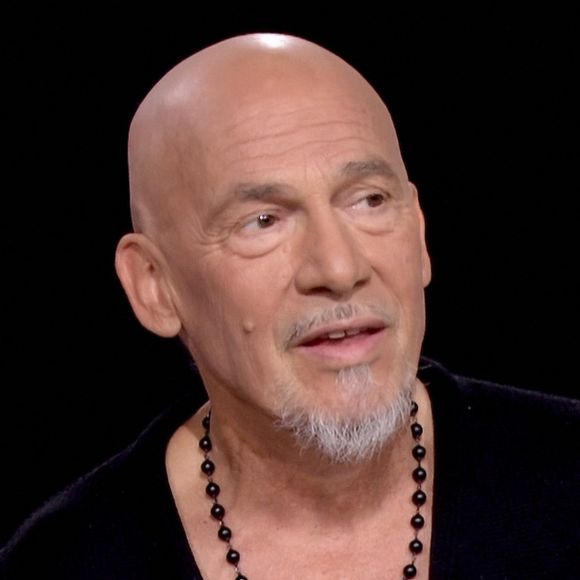 Et en 2023, il révélait avoir vendu les animaux.

Florent Pagny est l'invité de Laurent Delahousse sur le plateau du journal de France 2 le 2 avril 2023.

© Jack Tribeca / Bestimage