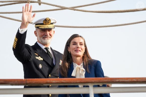 Selon "Hello", la famille royale séjournait dans la résidence estivale du roi Willem-Alexander et de la reine Maxima des Pays-Bas au Peloponnèse. 

Le roi Felipe VI et la reine Letizia d'Espagne président les adieux du « Juan Sebastián de Elcano » avec l'Infante Leonor comme aspirante à Cadix - 11 janvier 2025
Francisco J. Olmo / Europa Press