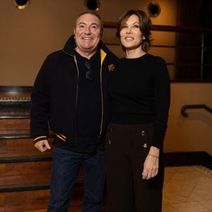 Ne gardant aucune amertume de leur séparation, Mathilde Seigner entretient aujourd’hui une excellente relation avec le réalisateur et sa nouvelle épouse.

Exclusif - Fabien Onteniente, Mathilde Seigner - Avant-première du film "Au cœur de nos terres" au Club de l'Etoile qui sortira sur Fance 2 le 4 mars à Paris le 17 février 2026. © Julien Sarkissian/Bestimage