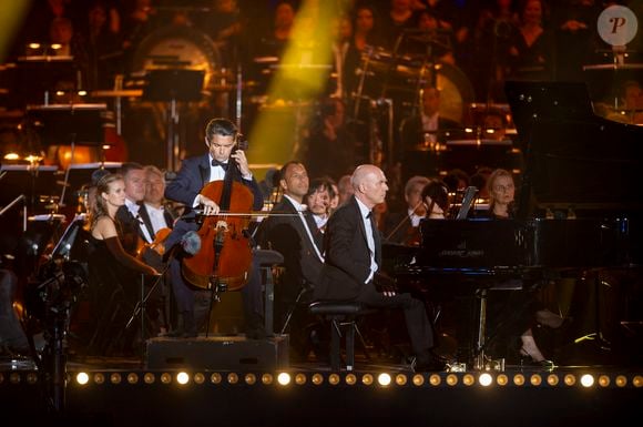 Exclusif - Gautier Capuçon, Jérôme Ducros - 13ème édition du Concert de Paris aux pieds de la Tour Eiffel à l’occasion de la fête nationale du 14 juillet proposé par Radio France, France Télévisions, la Ville de Paris, et Électron Libre Productions.

© Perusseau / Clovis / Bestimage