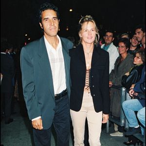 Julien Clerc a épousé Virginie Couperet-Eiffel en premières noces

Julien Clerc et Virginie Couperet-Eiffel ARCHIVES lors de la première du Hussard sur le toit en 1995. © BERTRAND RINDOFF PETROFF / BESTIMAGE