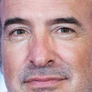 "Il n’était pas célèbre à l’époque, mais je ne sais pas. Je l’avais vu dans un café-théâtre, je le trouvais charmant. Jean, si tu m’entends", a-t-elle plaisanté.

Jean Dujardin assiste à l'avant-première de Finalement au cinéma Grand Rex à Paris, France, le 30 octobre 2024. Photo par Aurore Marechal/ABACAPRESS.COM
