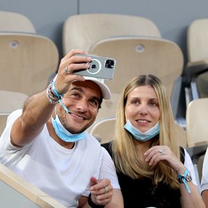 Amir Haddad et sa femme Lital - People dans les tribunes des Internationaux de France de Tennis de Roland Garros à Paris. Le 9 juin 2021. © Dominique Jacovides / Bestimage