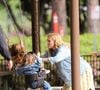 L’acteur reconnaît encore sa fille et sa petite-fille Louetta et leur sourit.

Rumer Willis avec sa fille Louetta Isley Thomas Willis à Los Angeles. Photo par Backgrid USA / Bestimage