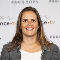 Laure Manaudou pose avec sa fille Manon dans un joli cadre, un homme qu'elle connaît bien accompagne le duo
