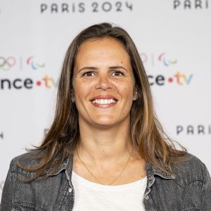 Laure Manaudou partage un moment de complicité avec sa fille et un homme.

Laure Manaudou lors de la présentation des journalistes et chroniqueurs de France Télévisions pour les Jeux Olympiques au musée de l'Homme à Paris.

Photo : Pierre Perusseau / Bestimage