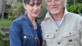 A 96 ans, Hugues Aufray vit une éternelle jeunesse avec sa femme Murielle, 45 ans de moins que lui : "C'est grâce à elle que je suis là"