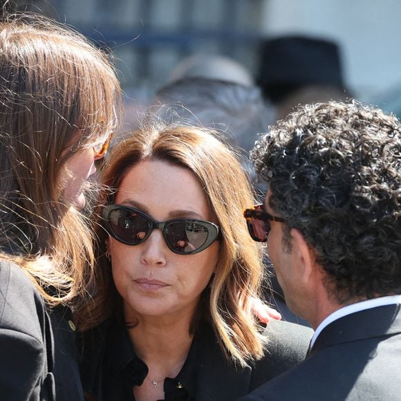 Laura Smet - Sorties des obsèques de Nathalie Baye en l'église Saint-Sulpice à Paris le 24 avril 2026. © Dominique Jacovides - Coadic Guirec / Bestimage