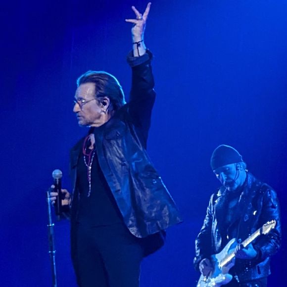 Bono avait encensé The Alarm par le passé 

Bono - Scènes à l'intérieur du bar payant en libre-service et des suites alors que U2 monte sur scène pour le tout premier spectacle à l'intérieur de Sphere à Las Vegas, aux États-Unis, le 30 septembre 2023. Photo by Brian Prahl/Splash News/ABACAPRESS.COM