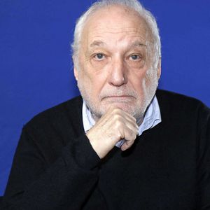 François Berléand posant lors d'une séance photo à Paris, en France, en janvier 2021. Photo : VIM/ABACAPRESS.COM