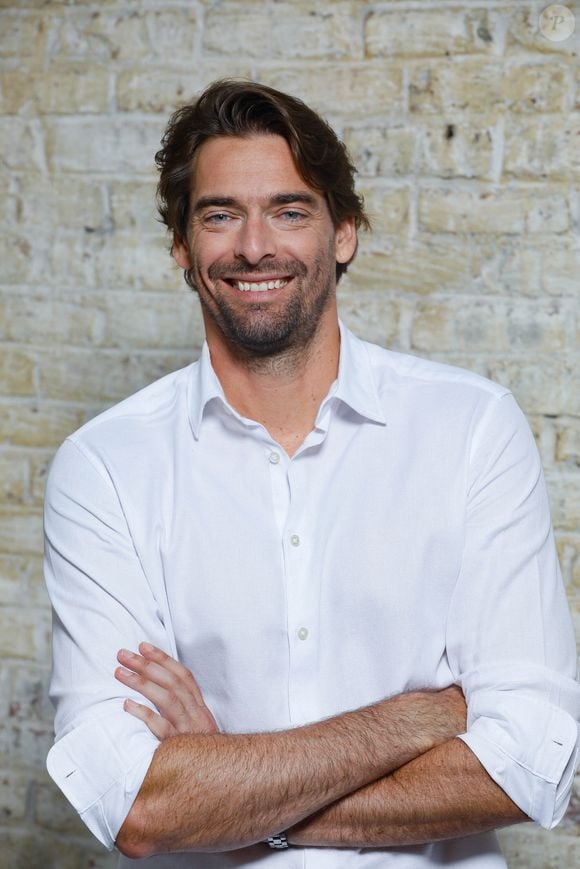 Une parole bienvenue en cette 36e édition des semaines d'information sur la santé mentale.

Exclusif - Camille Lacourt en prise de vue studio en marge du tournage du clip "Je garde le sourire !" de l'association Laurette Fugain dans les Studios de l'Usine à Paris, France, le 19 septembre 2024. © Christophe Clovis/Bestimage