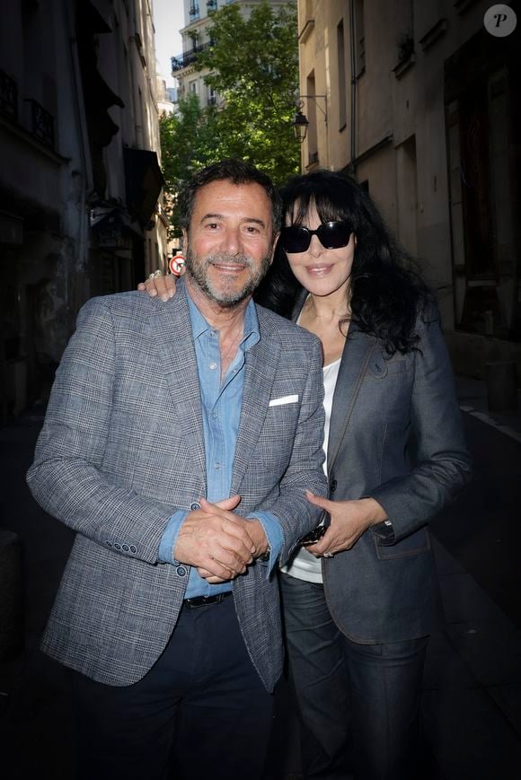 Exclusif - Bernard Montiel, Yamina Benguigui lors du vernissage de l'exposition de Danhôo à la galerie A2Z Art Gallery à Paris le 29 avril 2025.

© Jack Tribeca / Bestimage