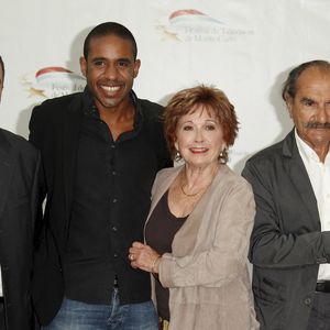 Archives - A Monaco, au Forum Grimaldi, de gauche à droite : Frederic BOURALY, Loup-Denis ELION, Marion GAME et Gerard HERNANDEZ lors du Photocall de la serie SCENES DE MENAGES Lors du 51EME FESTIVAL DE TELEVISION DE MONTE-CARLO 2011 © Christophe Aubert via Bestimage