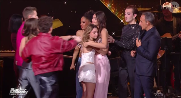 Ema décide de quitter l'aventure de la Star Academy et sauve Léane lors du prime du 14 novembre 2025, sur TF1.