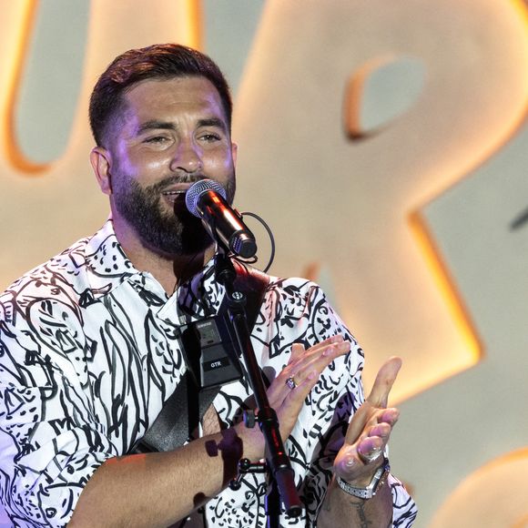 Exclusif - Kendji Girac - Enregistrement de l'émission "L'humour à la plage" pour la 2eme édition du festival de Juan les Pins à la pinède Gould le 27 juin 2025. © Bruno Bebert / Bestimage