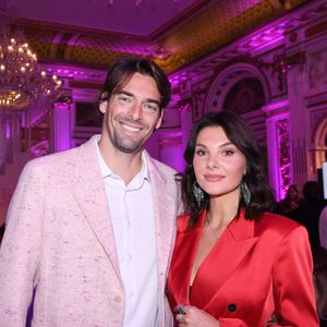 La compagne de Camille Lacourt donne de ses nouvelles après son opération

Camille Lacourt et sa compagne Alice Detollenaere - Photocall du 5ème gala de charité de l'association "Les Bonnes Fées" à l'occasion de la campagne mondiale "Octobre Rose" à l'hôtel Peninsula, Paris. © Rachid Bellak/Bestimage
