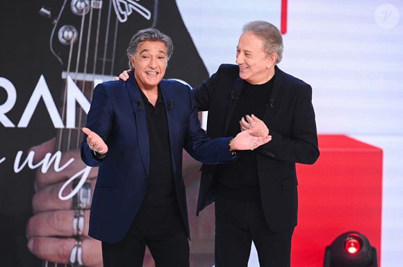 Exclusif - Frédéric François et Michel Drucker lors de l'enregistrement de l'émission Vivement dimanche présentée par M.Drucker aux studios Rive Gauche, à Paris, France, le 1er octobre 2025. Diffusion sur France 3 le 9 novembre 2025. © Guillaume Gaffiot/Bestimage