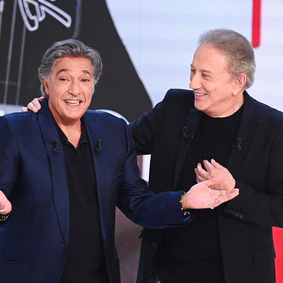 Exclusif - Frédéric François et Michel Drucker lors de l'enregistrement de l'émission Vivement dimanche présentée par M.Drucker aux studios Rive Gauche, à Paris, France, le 1er octobre 2025. Diffusion sur France 3 le 9 novembre 2025. © Guillaume Gaffiot/Bestimage