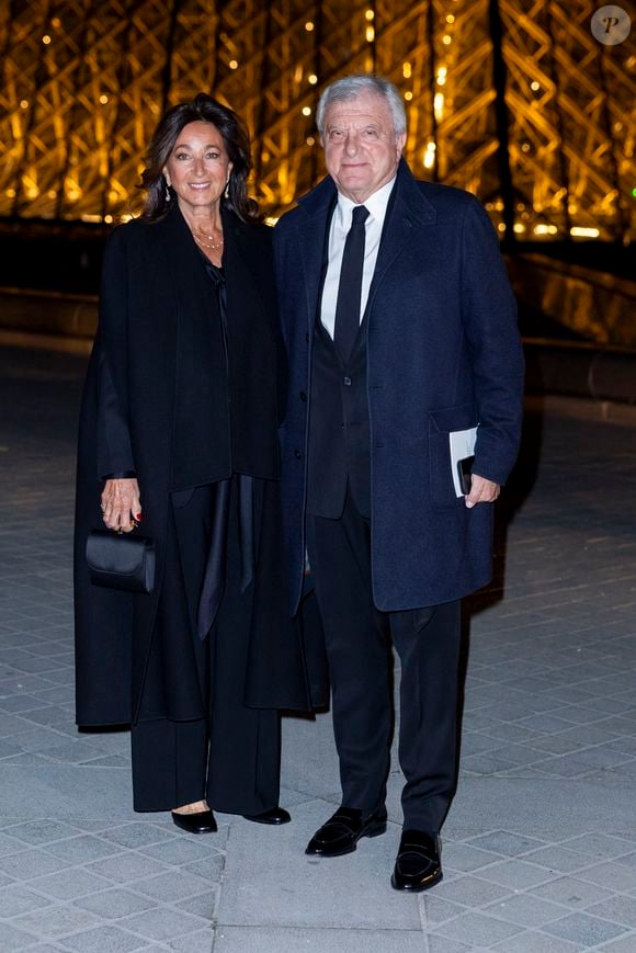 Sidney Toledano et Katia - Photo Call du « Le Grand Diner du Louvre « lors de la Fashion Week  à Paris le 5 mars 2025. © Olivier Borde /Bestimage