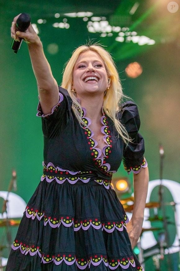 BGUK_3317803 - Ledbury, ROYAUME-UNI Pixie Lott a donné un concert très énergique au Lakefest 2025 samedi, captivant la foule au château d'Eastnor à Ledbury, au Royaume-Uni.



Sur la photo : Pixie Lott