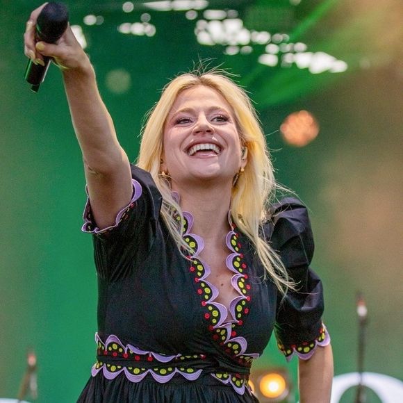 BGUK_3317803 - Ledbury, ROYAUME-UNI Pixie Lott a donné un concert très énergique au Lakefest 2025 samedi, captivant la foule au château d'Eastnor à Ledbury, au Royaume-Uni.



Sur la photo : Pixie Lott