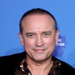 Père et fille partagent l'affiche d’Un jeu dangereux, réalisé par Karine Silla, la mère de Tess.

Vincent Perez - Tapis rouge de la 8ème édition du Festival Cinéroman à Nice le 29 Septembre 2026. © Jacovides-Bebert/Bestimage