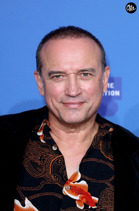 Père et fille partagent l'affiche d’Un jeu dangereux, réalisé par Karine Silla, la mère de Tess.

Vincent Perez - Tapis rouge de la 8ème édition du Festival Cinéroman à Nice le 29 Septembre 2026. © Jacovides-Bebert/Bestimage