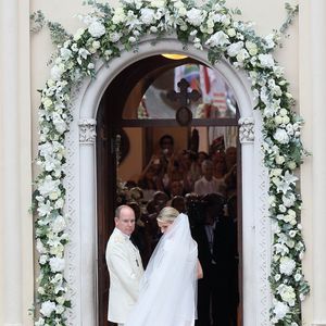 Giorgio Armani avait crée la robede mariée de Charlene de Monaco pour son mariage en 2011.

Albert de Monaco et son épouse lors de la cérémonie religieuse de leur mariage. © Agence / Bestimage