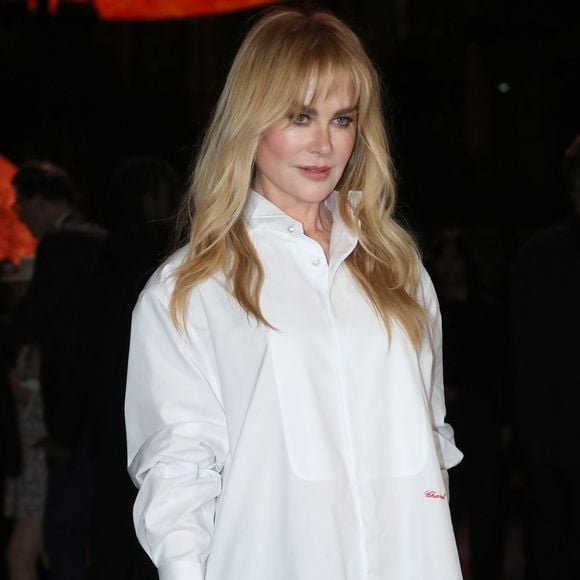 Et pour cette occasion, Nicole Kidman a fait très forte impression, du côté du Grand Palais, face aux photographes !

Nicole Kidman - Célébrités au Défilé Chanel, Collections Prêt-à-porter Printemps / Eté 2026, dans le cadre de la Fashion Week de Paris. Au Grand Palais à Paris, France, le 06 Octobre 2025. © Bertrand Rindoff / Bestimage