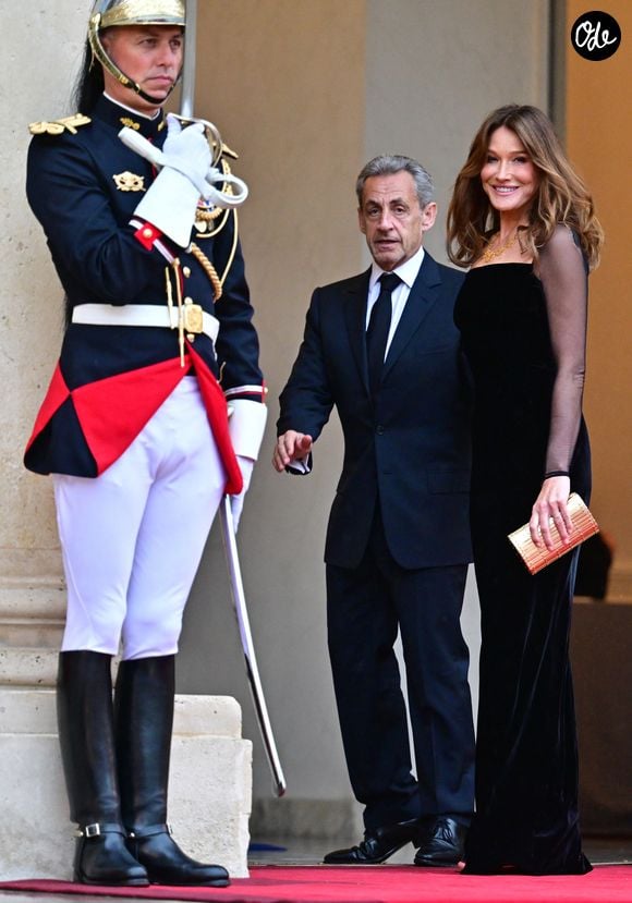 Nicolas Sarkozy et sa femme Carla Bruni (robe Ralph Lauren)  - Arrivées des personnalités au dîner d’État en l’honneur du président brésilien et de sa femme au palais présidentiel de l’Élysée à Paris le 5 juin 2025.
© Christian Liewig / Bestimage