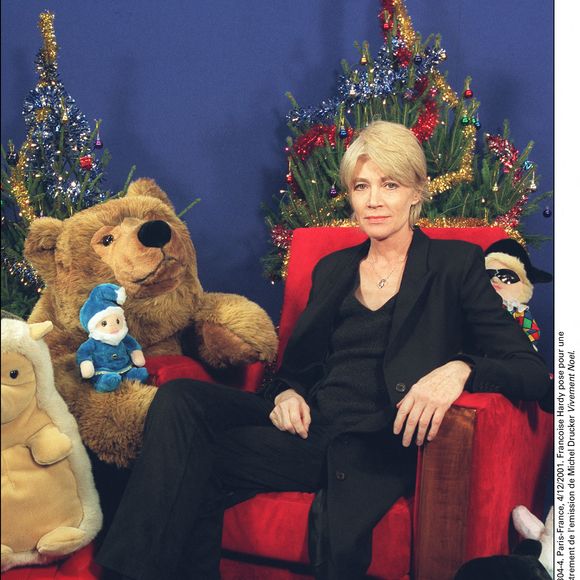 © Jean-Jacques Datchary/ABACA. Paris-France, 4/12/2001. Francoise Hardy pose pour une séance photo a l'occasion de l'enregistrement de l'emission de Michel Drucker Vivement Noel.