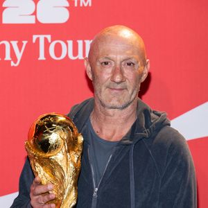 Fabien Barthez - Trophée de la Coupe du Monde de la FIFA à l'Adidas Home of Sport sur les Champs-Elysées à Paris le 10 février 2026. Après avoir parcouru plus de 50 pays, le trophée le plus convoité de la planète fait une halte exceptionnelle dans la capitale avant de s'envoler pour l'Amérique du Nord. © Cyril Moreau/Bestimage