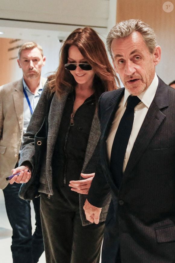 Nicolas Sarkozy et sa femme Carla Bruni - Dernier jour du procès du financement libyen de Sarkozy: ses avocats de l’ancien président vont plaider la relaxe, au tribunal de Paris, France, le 8 avril 2025. © Christophe Clovis/Bestimage