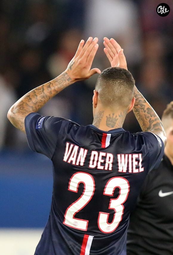 Gregory van der Wiel - Match PSG-Barcelone de la Ligue des Champions 2014 au parc des princes à Paris le 30 septembre 2014. Le PSG à remporté le match sur le score de 3-2.