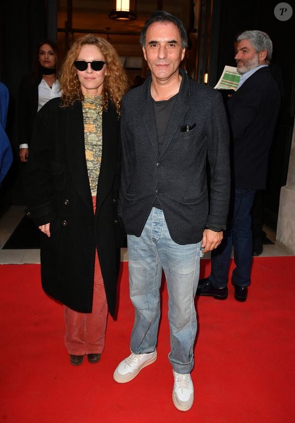 Vanessa Paradis et son mari Samuel Benchetrit lors de l'anniversaire (trois ans) de l'hôtel Les Jardins du Faubourg à Paris le 9 juin 2022.
Les Jardins du Faubourg, hôtel 5 du groupe Rouleau Guichard, a fêté son troisième anniversaire lors d’une soirée somptueuse.
 Autour de Jennifer.Boccara, Directeur Général de l’hôtel, et d’Olivier.Rouleau, propriétaire, de nombreuses personnalités sont venues souffler les 3 bougies 
Avec 32 chambres et 4 suites, l’hôtel donne sur une cour intérieure végétalisée et possède une magnifique terrasse de plus de 100 m2.
Le restaurant des Jardins du Faubourg, “Le Faubourg”, propose une cuisine mêlant produits frais, de saison, de grande qualité avec une cuisine généreuse et contemporaine. Cette adresse inédite et pleine d’audace, fait le bonheur de tous les clients.
Le bar, “The Confidentiel”, écrin chaleureux, élégant et intimiste, aux lumières tamisées le soir venu, propose une collection de cocktails originale et savoureuse.
Les Jardins du Faubourg propose également un Spa d’exception de plus de 400 m2 avec une carte de soins unique signée Shiseido, une piscine intérieure aux dimensions exceptionnelles avec hammam et sauna, ainsi qu’une salle de fitness avec du matériel dernière génération, du coaching personnalisé et des cours de yoga.
Le spa et son équipe proposent des rituels exceptionnels Shiseido conçus pour faire vivre aux clients une expérience unique. 

© Veeren / Bestimage