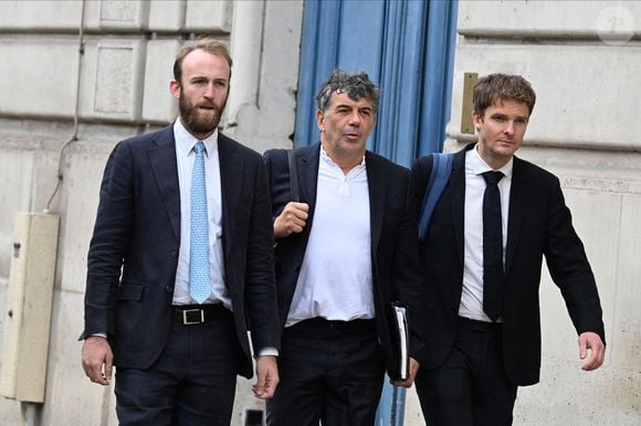 Ce plan inclut des rendez-vous réguliers comme les "Visio Boost", plusieurs challenges internes valorisant l’implication terrain, et une campagne participative intitulée "Je suis Stéphane Plaza Immobilier". 

Exclusif - Stéphane Plaza arrive à la Maison de la Chimie à Paris avec ses avocats Antonin Gravelin-Rodriguez et Julien Roelens pour donner une conférence de presse le 5 juin 2025.