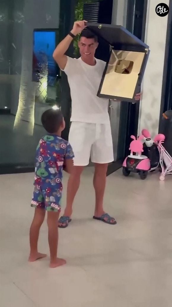 Cristiano Ronaldo et Georgina Rodriguez sur la chaîne YouTube de Cristiano Ronaldo

Backgrid UK/ Bestimage