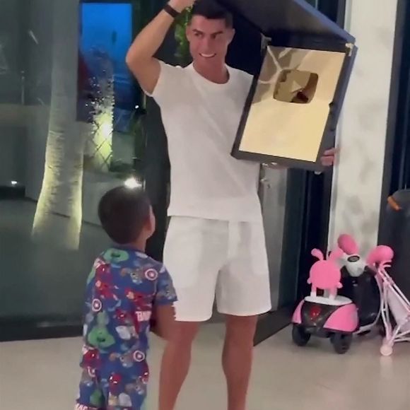 Cristiano Ronaldo et Georgina Rodriguez sur la chaîne YouTube de Cristiano Ronaldo

Backgrid UK/ Bestimage