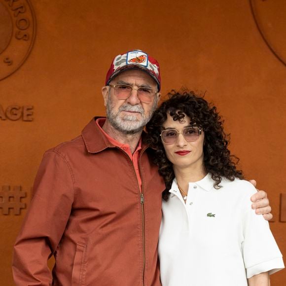 Eric Cantona et Rachida Brakni au village lors des Internationaux de France de Tennis de Roland Garros 2025, à Paris, France, le 7 juin 2025. © Cyril Moreau/Bestimage