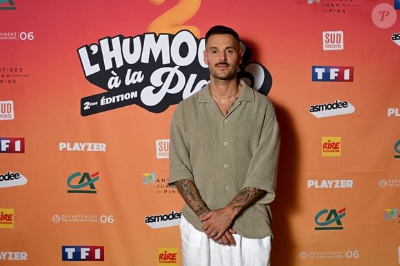 Exclusif - M. Pokora au photocall lors de l'enregistrement de l'émission "L'humour à la plage" pour la 2eme édition du festival de Juan les Pins à la pinède Gould le 27 juin 2025. 
© Bruno Bebert / Bestimage