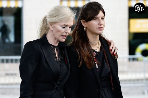Valery Guyot-Sionnest, Roxane Altmayer, fille de Nicolas Altmayer - Arrivées aux obsèques de Nicolas Altmayer en l’Église de Saint-Germain-des-Prés à Paris le 31 aout 2026. 

© Dominique Jacovides-Cyril Moreau/Bestimage