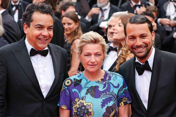 Le journaliste français Patrick Cohen, la journaliste française Anne-Elisabeth Lemoine et le journaliste français Bertrand Chameroy arrivent pour la projection du film "Killers of the Flower Moon" lors de la 76e édition du Festival de Cannes à Cannes, dans le sud de la France, le 20 mai 2023. Photo by Shootpix/ABACAPRESS.COM