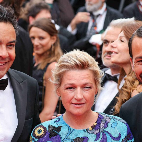 Le journaliste français Patrick Cohen, la journaliste française Anne-Elisabeth Lemoine et le journaliste français Bertrand Chameroy arrivent pour la projection du film "Killers of the Flower Moon" lors de la 76e édition du Festival de Cannes à Cannes, dans le sud de la France, le 20 mai 2023. Photo by Shootpix/ABACAPRESS.COM