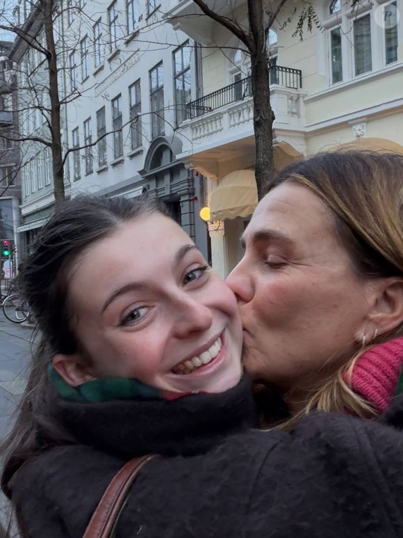 Elle est aussi maman de Tess, 20 ans et née de ses amours avec son chéri Marc-Antoine Colonna.

Tess, la fille de Marine Vignes, part vivre à Copenhague. Photos des au revoir avec toute la famille.