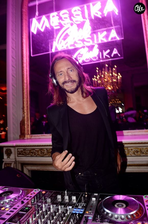 Bob Sinclar - La maison Messika fête les 10 ans de sa collection "iconique Move" et le lancement d'une collection capsule avec sa nouvelle égérie G.Hadid à l'hôtel Salomon de Rothschild le 27 septembre 2017.
© Rachid Bellak / Bestimage