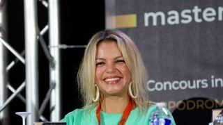 Séverine Ferrer, à la recherche d’une star de la chanson des années 2000, lance un appel aux internautes : "Besoin de votre aide !"