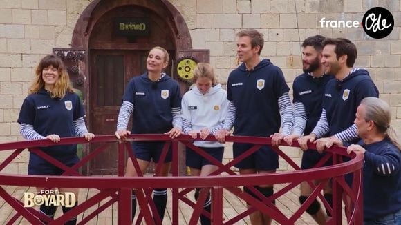 Le journaliste Jean-Baptiste Marteau, le créateur de contenus LeBouseuh, Magali Ripoll, l'animateur Samuel Ollivier et Élodie Gossuin dans l'épisode 6 de la saison 37 de "Fort Boyard" diffusée le 8 août 2026 sur France 2.

Capture d'écran France 2