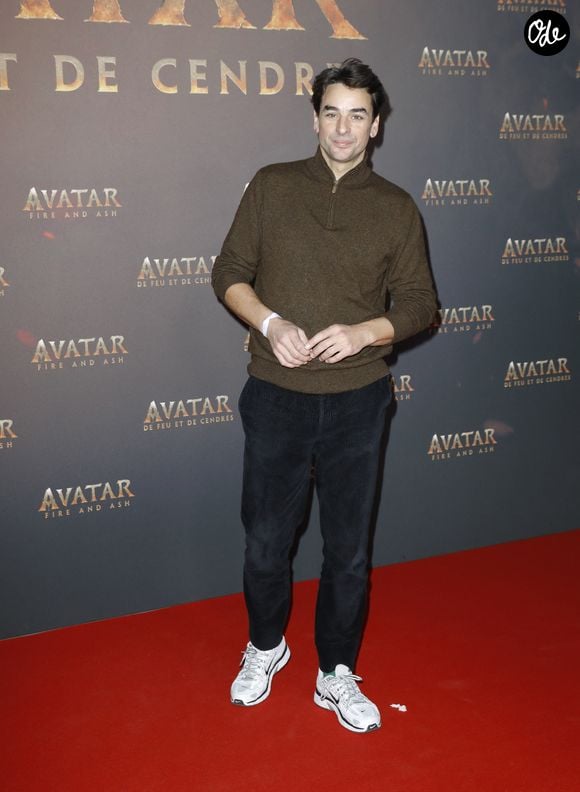 Dans des stories Instagram publiées le 12 juin, le journaliste a dévoilé des images tournées avec la Marine nationale.

Julian Bugier à l'avant-première du film "Avatar : Fire and Ash" ("Avatar : de Feu et de Cendres") à la Seine Musicale de Boulogne-Billancourt le 5 décembre 2025.

© Marc Ausset-Lacroix/Bestimage