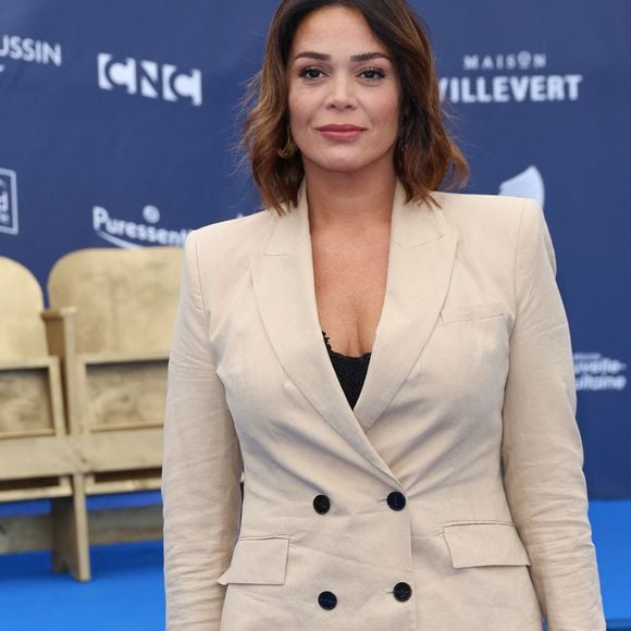 Depuis, les choses se sont arrangées dans son travail 

Lola Dewaere - Arrivées sur le tapis bleu de la 16ème édition du festival du film francophone de Angoulême le 26 août 2023.
© Coadic Guirec / Bestimage